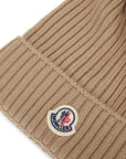 Cappello unisex Moncler Enfant con pom pon L29543B00007A9327 231 MONCLER ENFANT